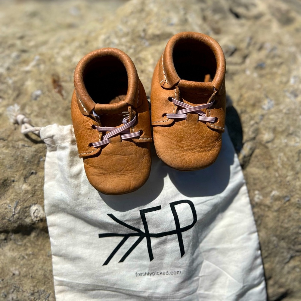 Cedar Oxford Baby Shoes (size 2)